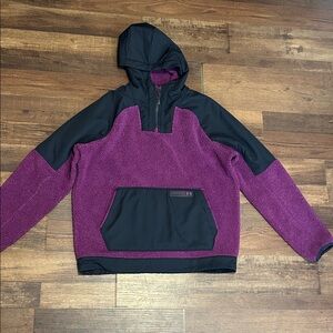Under Armour Black and Purple Fleece Pullover Women’s Medium